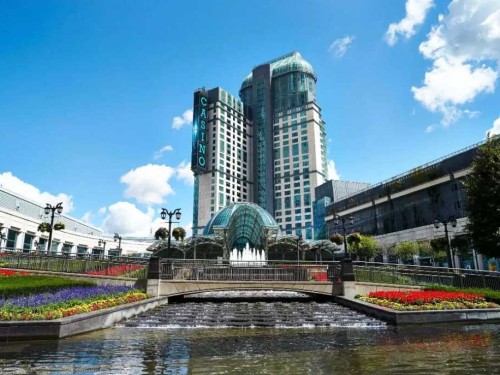 Hilton Niagara Falls/ Fallsview Hotel and Suites